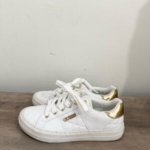 Guess Loven Womens White Lace Up Low Top Sneaker Shoes Size 5.5M